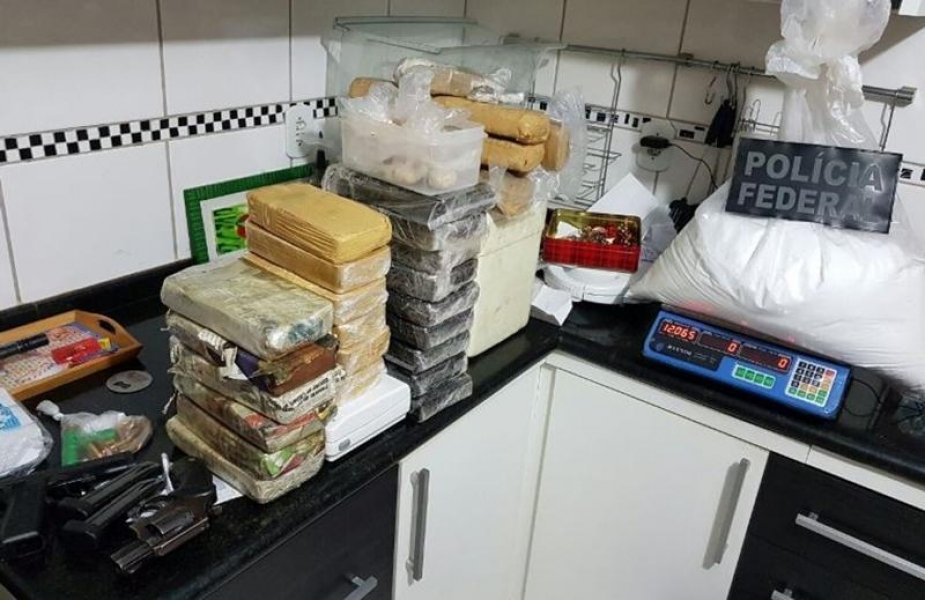 trafico-internacional-de-drogas-mandado-e-cumprido-pela-policia-federal-em-residencia-de-garopaba-1