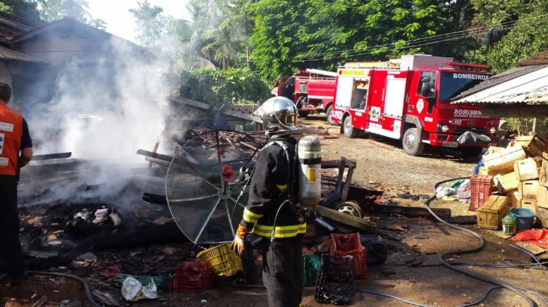 tres-criancas-da-mesma-familia-morrem-em-casa-incendiada-em-pomerode-1
