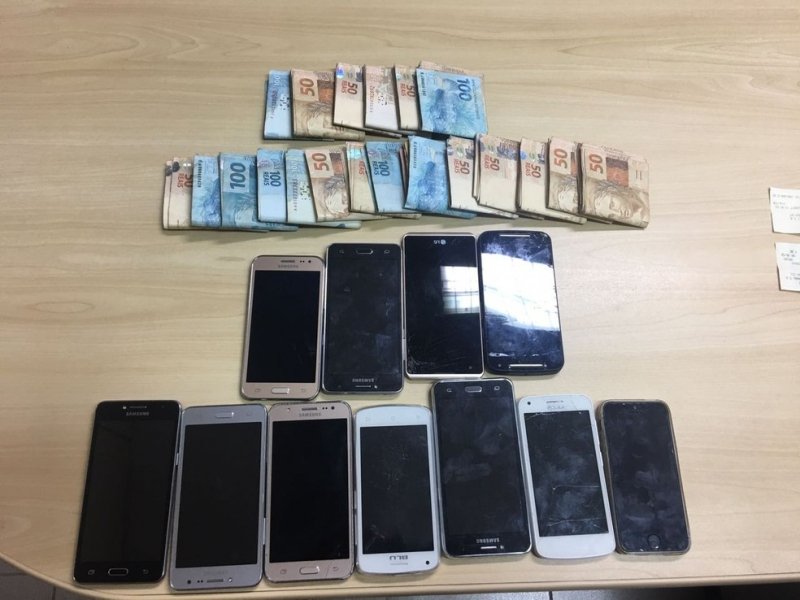 20-quilos-de-crack-e-10-de-cocaina-sao-encontrados-dentro-de-sofa-1