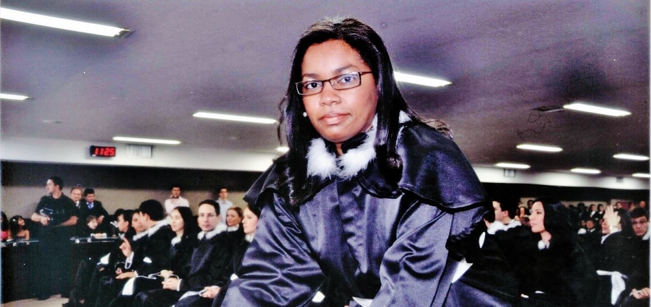 ex-faxineira-que-virou-juiza-lanca-livro-1