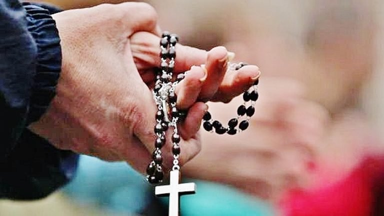 Freira que diz ter sido estuprada – e ficou grávida – em convento dispara: