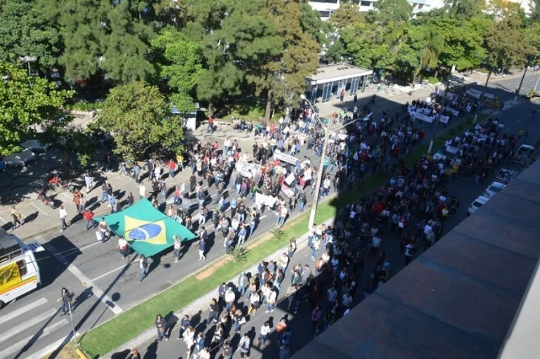 Imagens das manifestações ocorridas neste dia 28 em Tubarão