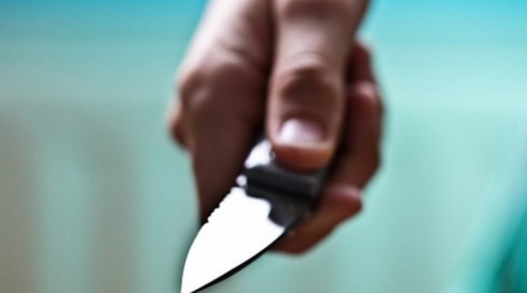 Tentativa de latrocínio: vítima leva duas facadas de ladrões