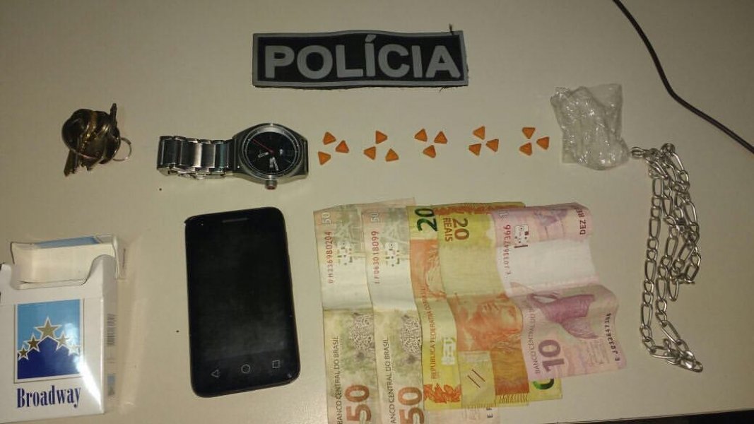 dois-homens-sao-detidos-por-trafico-de-drogas-em-capivari-de-baixo-1
