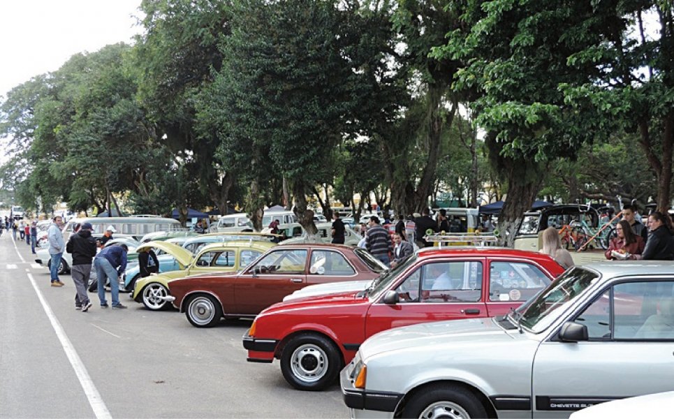 exposicao-encontro-de-carros-antigos-ocorre-domingo-1