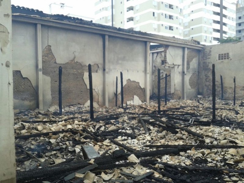 icara-deposito-e-demolido-apos-incendio-1