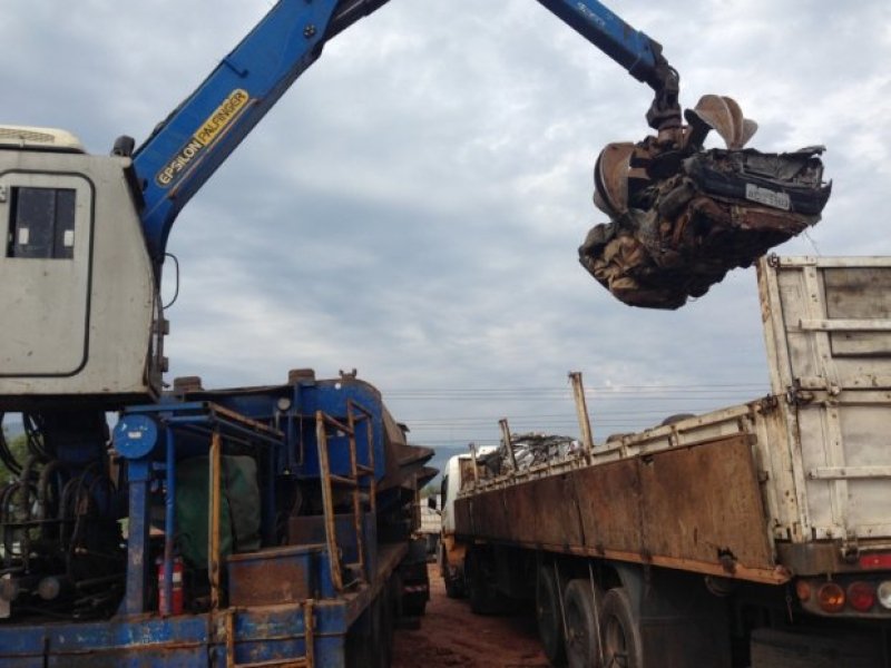 veiculos-apreendidos-em-4-cidades-sao-prensados-para-industria-siderurgica-1