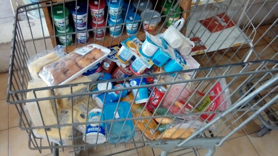 vigilania-sanitaria-apreende-produtos-em-supermercado-1