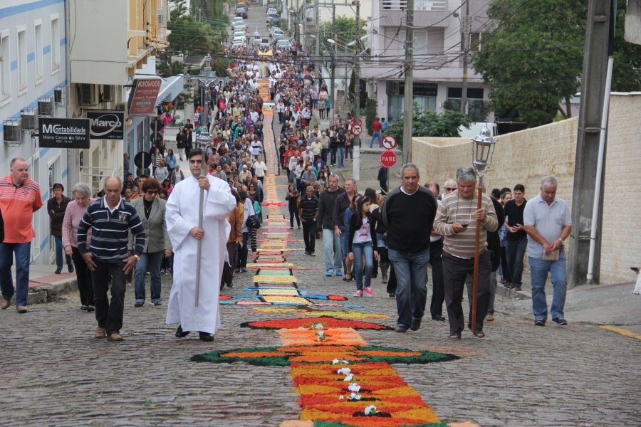 corpus-christi-fieis-participam-de-procissao-e-missa-solene-1