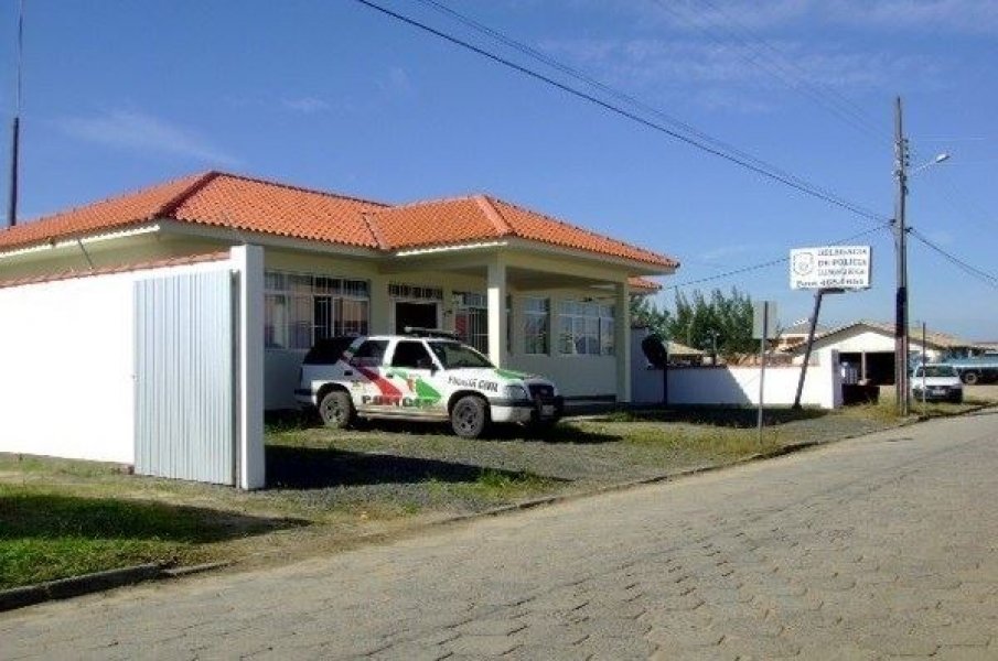 delegacia-e-atingida-por-explosivo-em-balneario-rincao-1