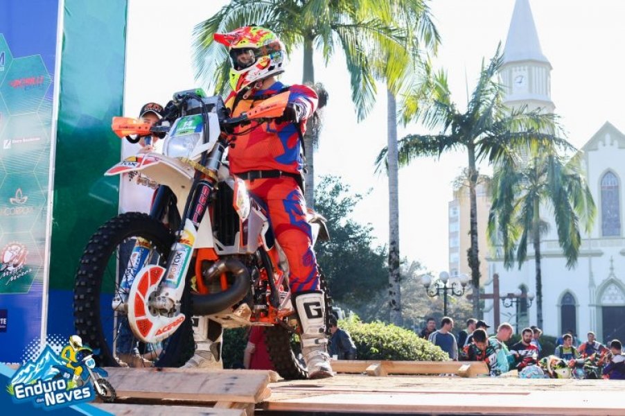 enduro-nacional-das-neves-braco-do-norte-reuniu-varios-pilotos-1