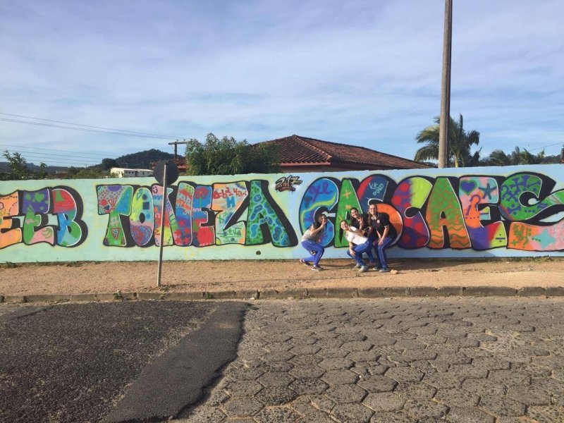 grafitando-os-muros-da-escola-projeto-alia-arte-e-conhecimento-em-orleans-1