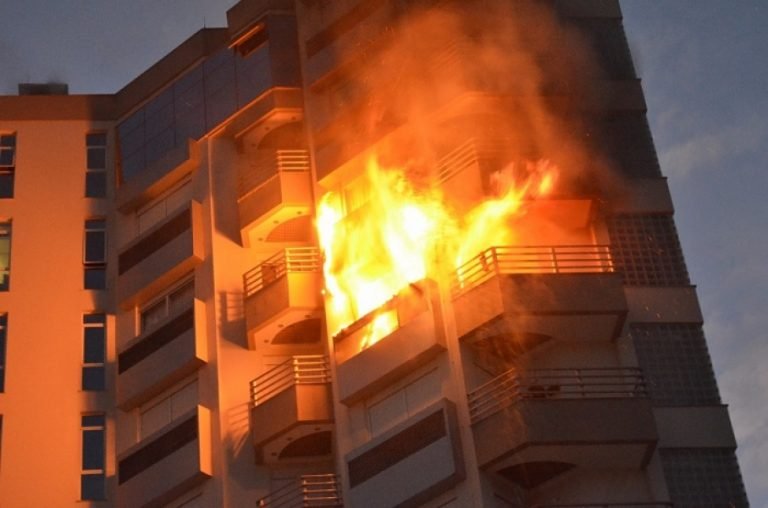 Incêndio em residencial no Centro de Tubarão