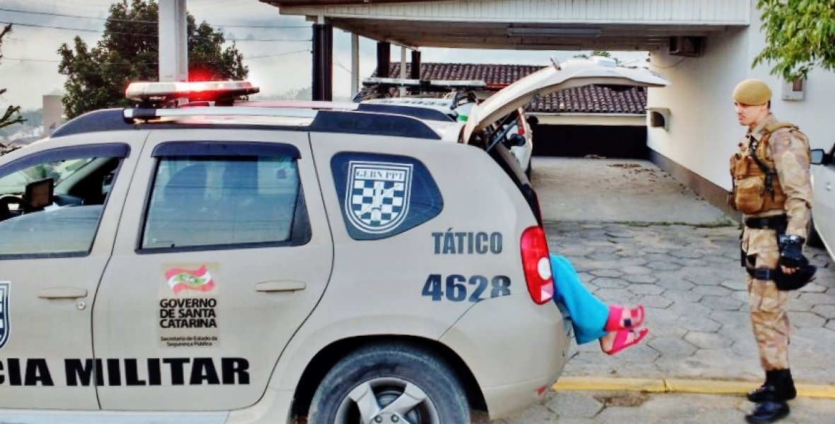 mae-filho-e-nora-sao-presos-por-trafico-de-drogas-em-grao-para-1