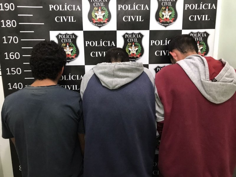 operacao-das-policias-civil-e-militar-desarticula-trafico-de-drogas-em-sangao-1