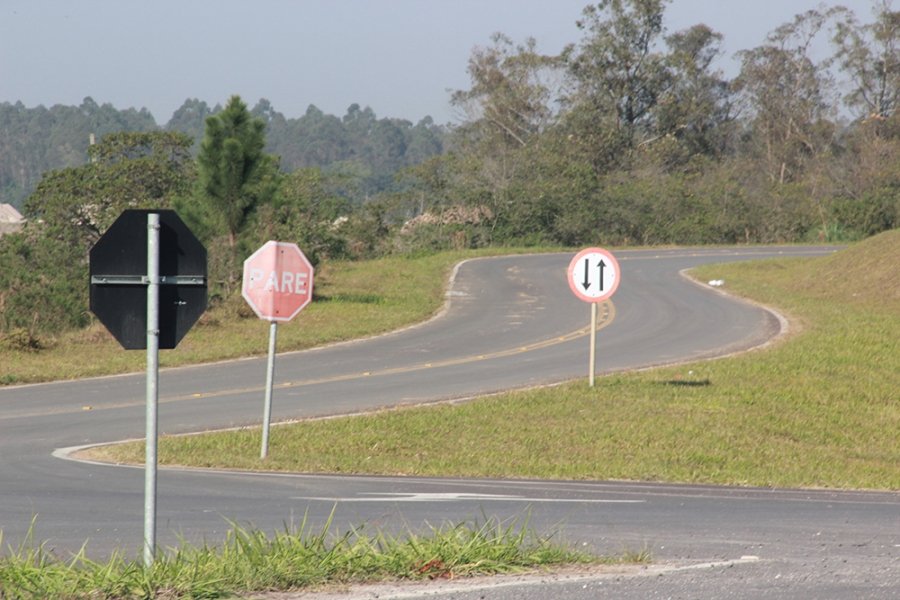 60-novas-placas-de-sinalizacao-sao-instaladas-na-br-101-1