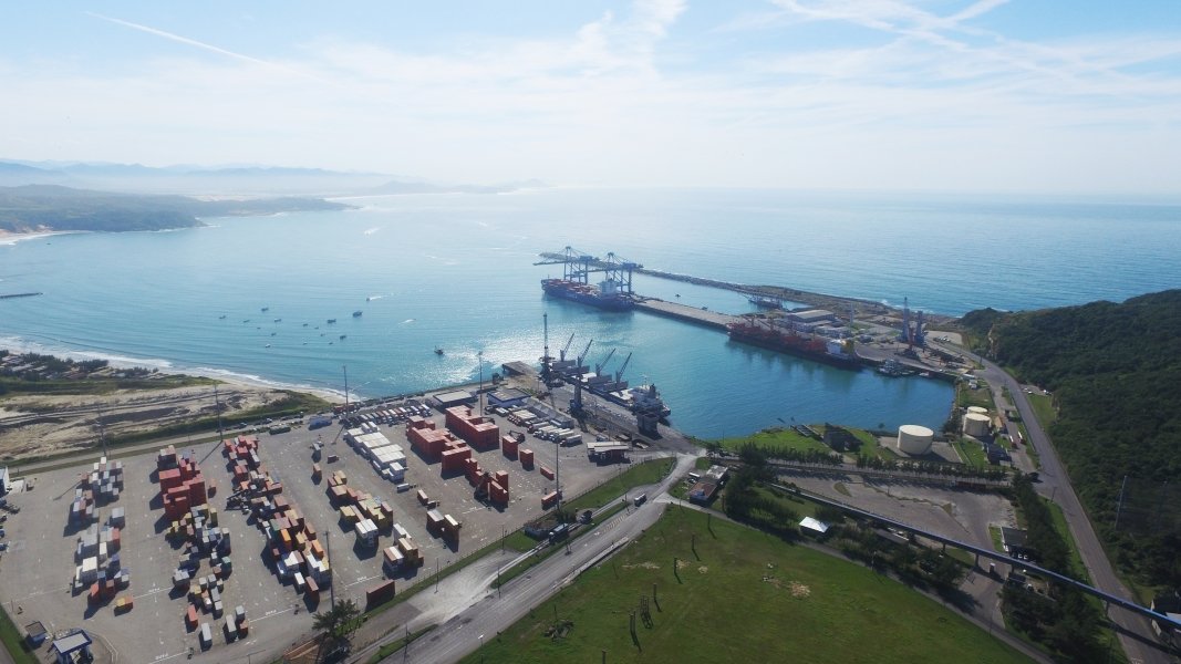 conteineres-da-asia-rota-promete-fortalecer-economia-da-regiao-1