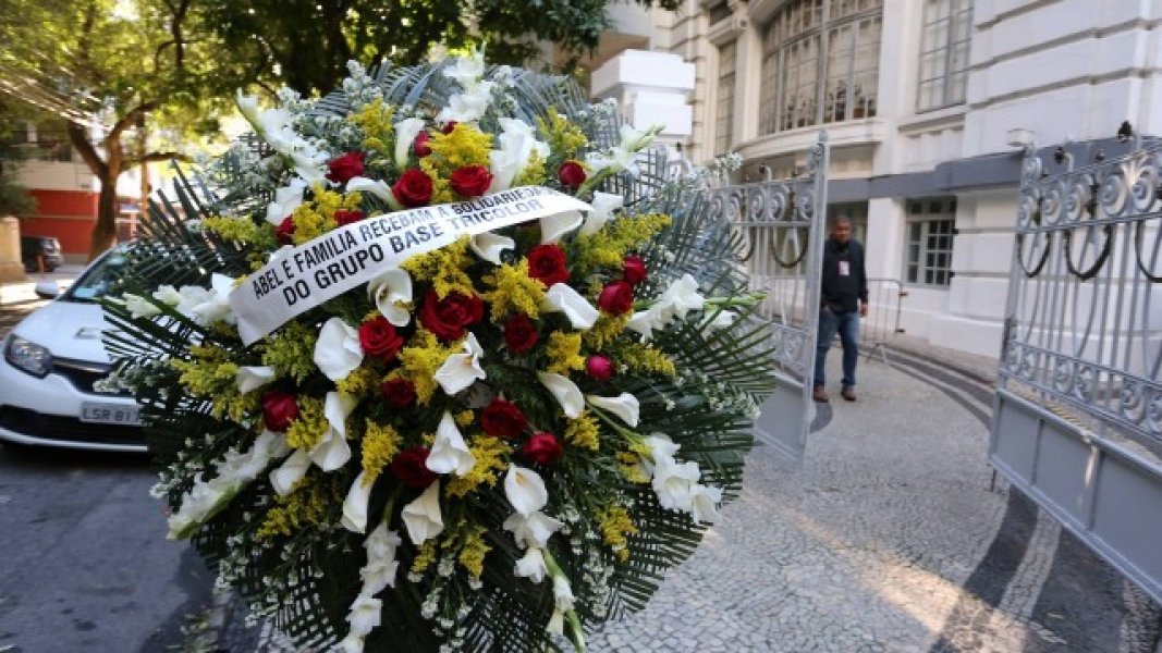 giro-pelo-brasil-torcedores-prestam-solidariedade-ao-tecnico-do-fluminense-pela-morte-do-filho-1