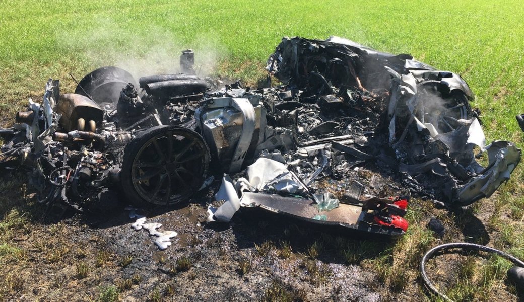 internacional-motorista-britanico-destroi-ferrari-uma-hora-depois-de-compra-la-1