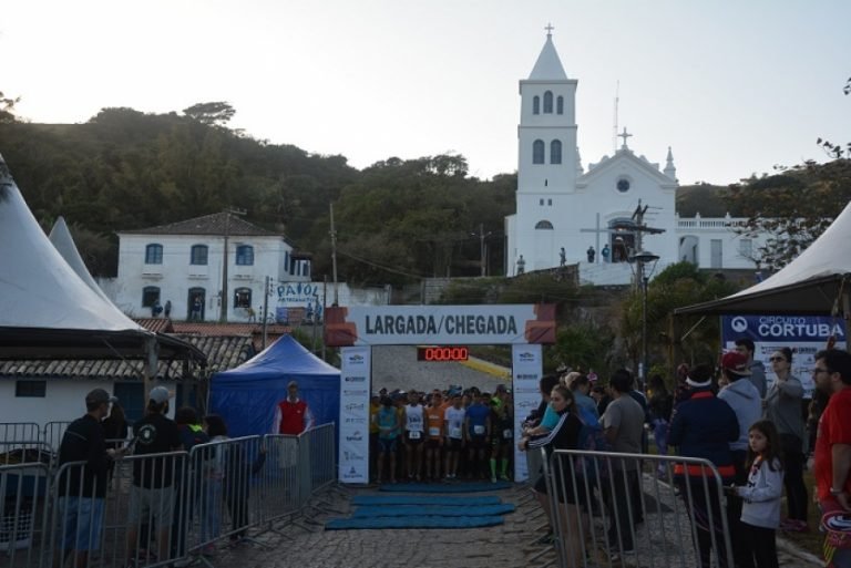 Largada da corrida Garopaba Run Adventure