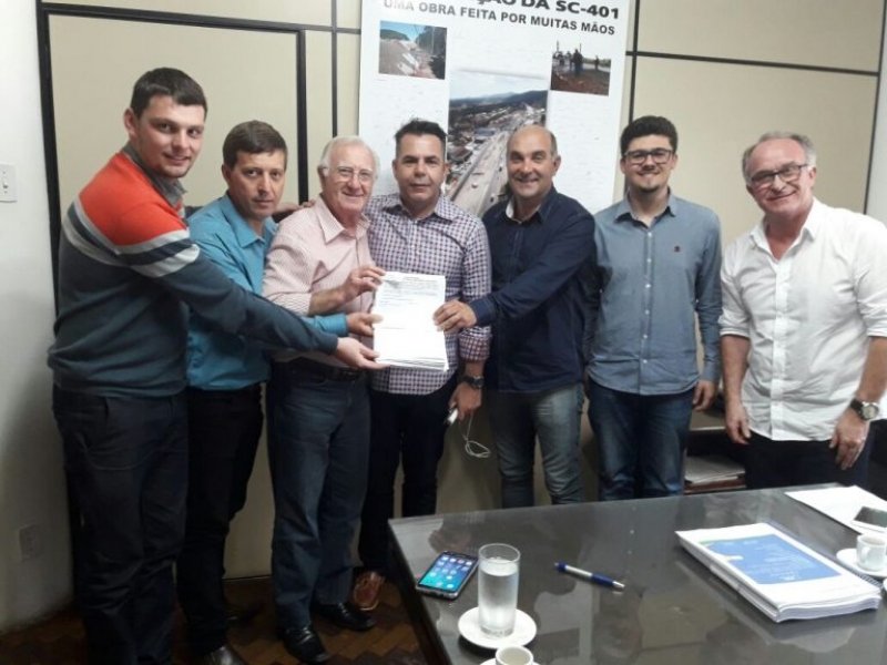 lauro-muller-e-orleans-entregam-mais-de-55-mil-assinaturas-para-secretario-vampiro-1