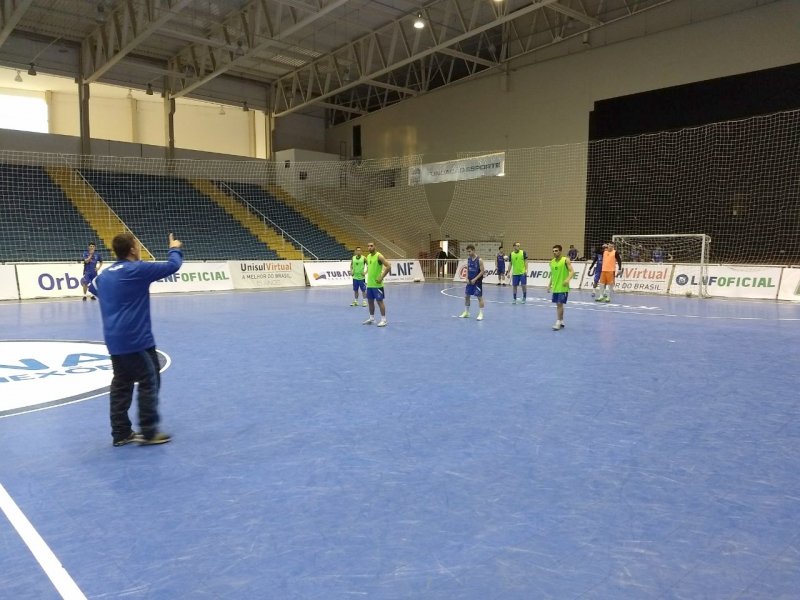 liga-nacional-raupp-estreia-no-comando-do-tubarao-futsal-hoje-na-arena-1