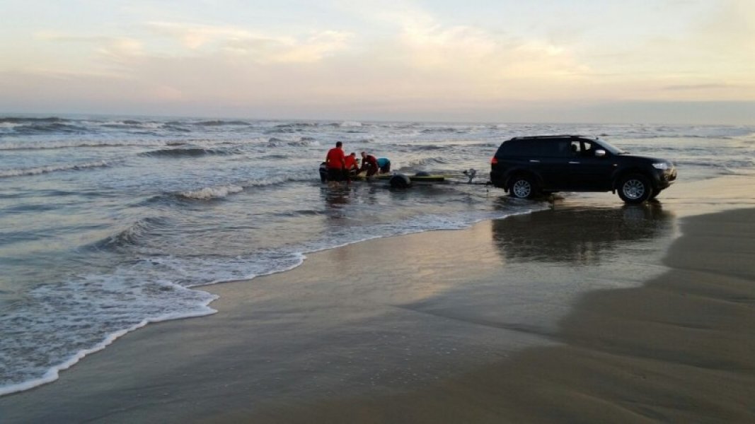 mais-dois-ficam-a-deriva-no-mar-apos-cairem-de-jet-ski-1