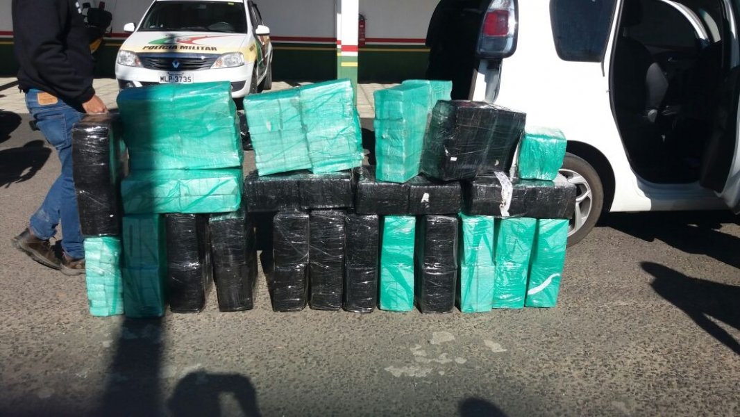 policia-apreende-401-quilos-de-maconha-em-lauro-muller-1