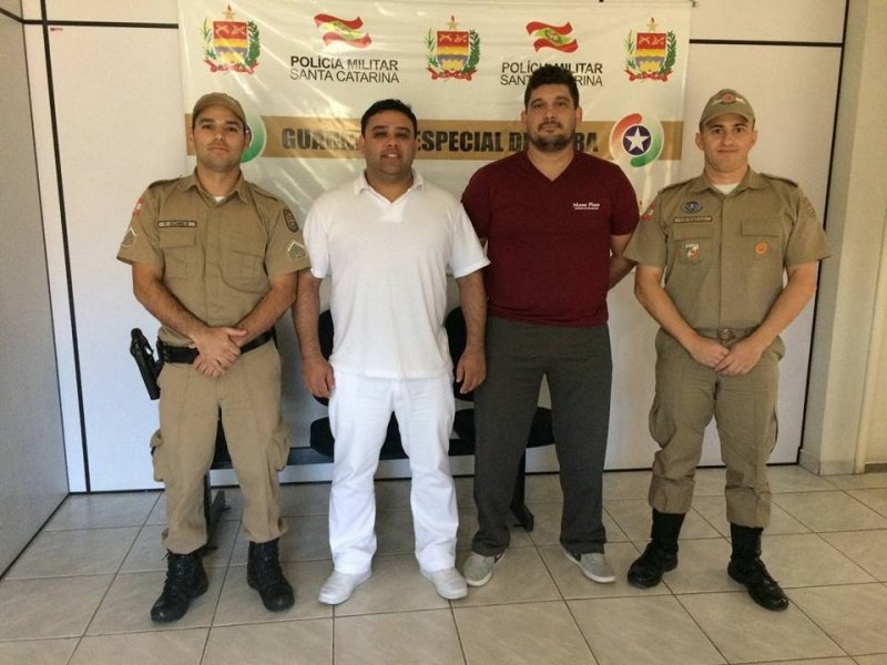 policial-militar-de-folga-salva-homem-de-afogamento-em-jaguaruna-1
