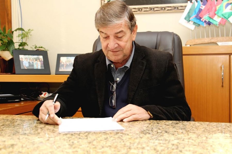 prefeito-de-lauro-muller-reduz-o-proprio-salario-do-vice-e-comissionados-1