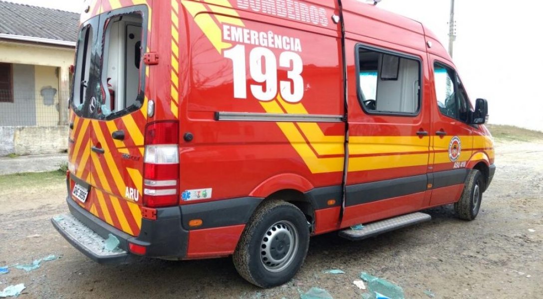 residencia-e-atingida-por-fogo-em-imbituba-1