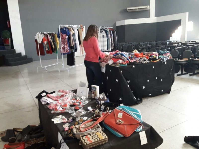 voluntarios-promovem-bazar-solidario-em-tubarao-1
