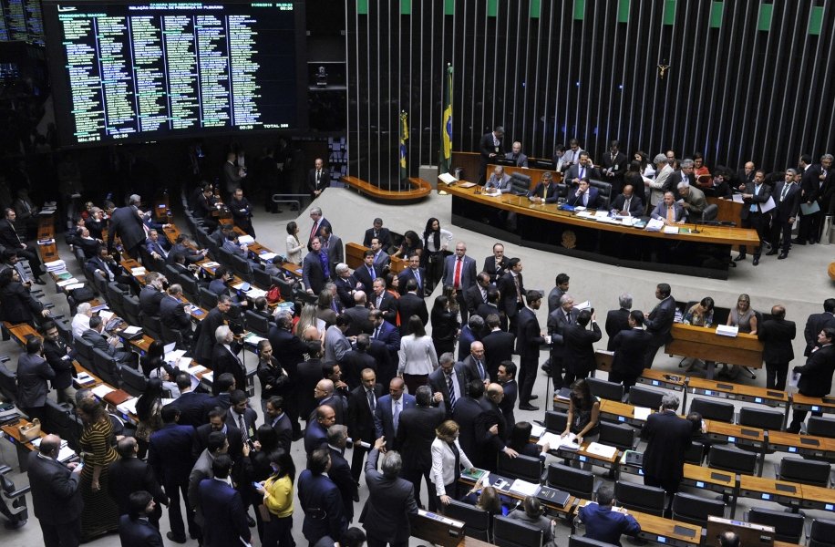 catarinenses-votam-denuncia-contra-temer-na-camara-1