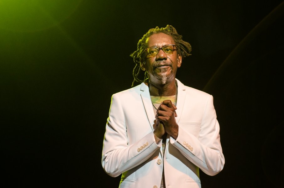 corpo-de-luiz-melodia-e-enterrado-ao-som-de-sucessos-do-artista-1