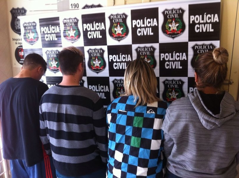 drogas-arma-e-veiculo-roubado-do-rs-sao-apreendidos-4-sao-presos-1