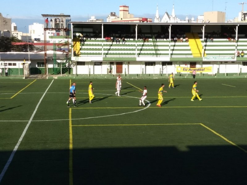 hercilio-luz-sai-na-frente-mas-cede-o-empate-ao-barra-1