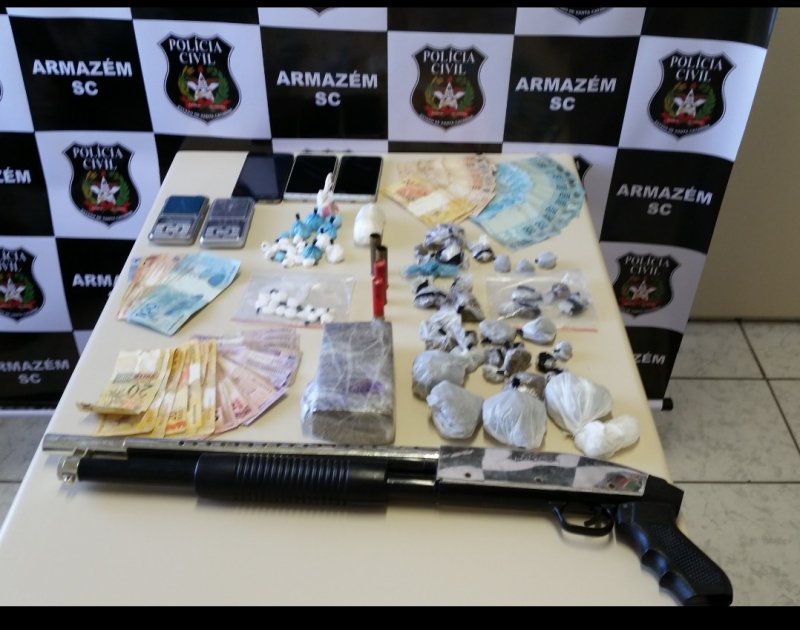 pai-e-filho-sao-presos-suspeitos-de-trafico-de-drogas-em-armazem-1