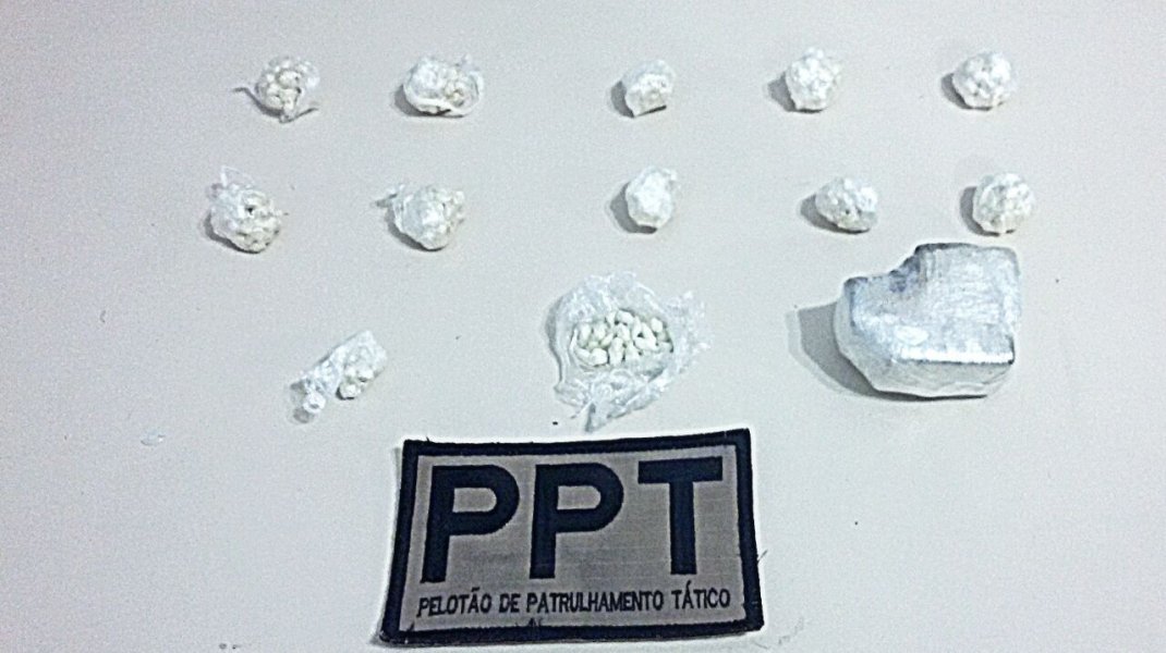 pm-apreende-drogas-em-tubarao-1