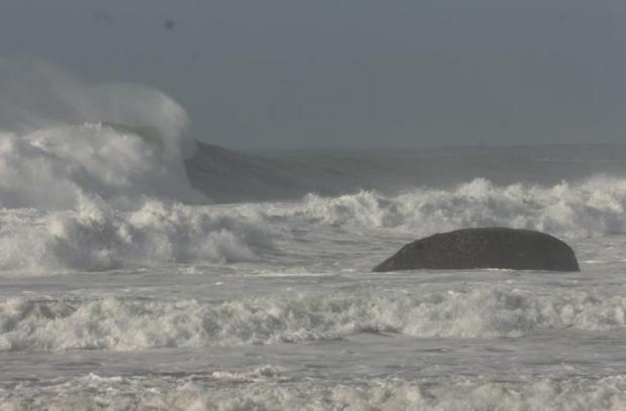 ressaca-deve-provocar-alagamentos-no-litoral-de-sc-1