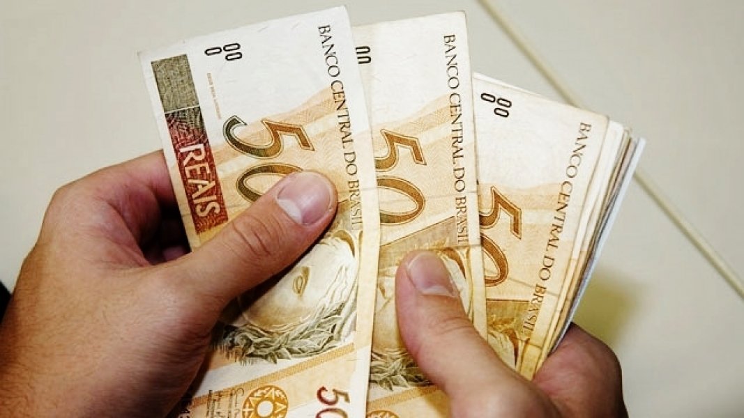 salario-minimo-nem-aumentou-e-governo-ja-quer-reduzir-r-10-1