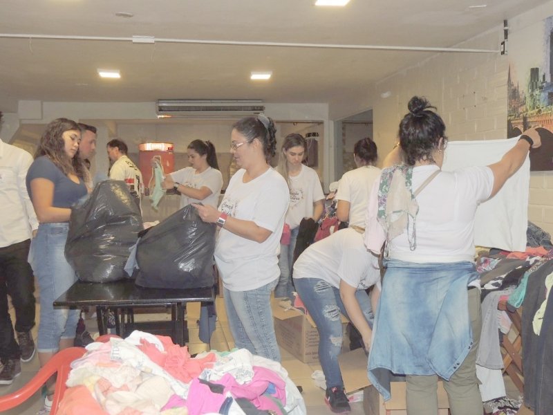 voluntarios-realizam-2-bazar-solidariovoluntarios-realizam-2-bazar-solidario-1