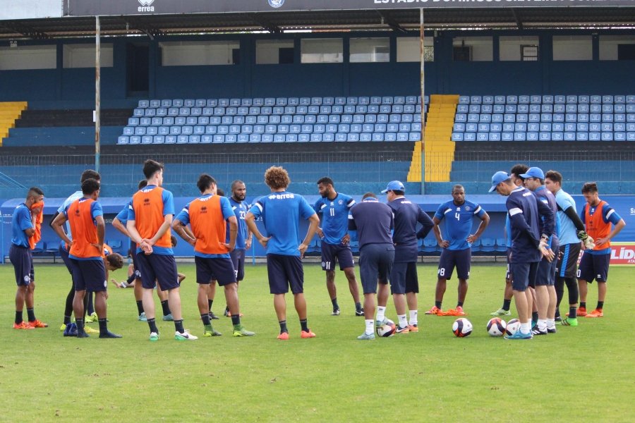 waguinho-volta-ao-tubarao-e-ja-comanda-treino-na-vila-1