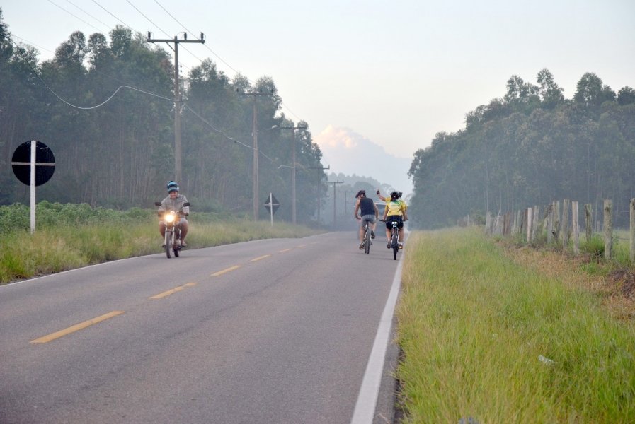 ciclistas-pedem-construcao-de-ciclovia-na-sc-442-1