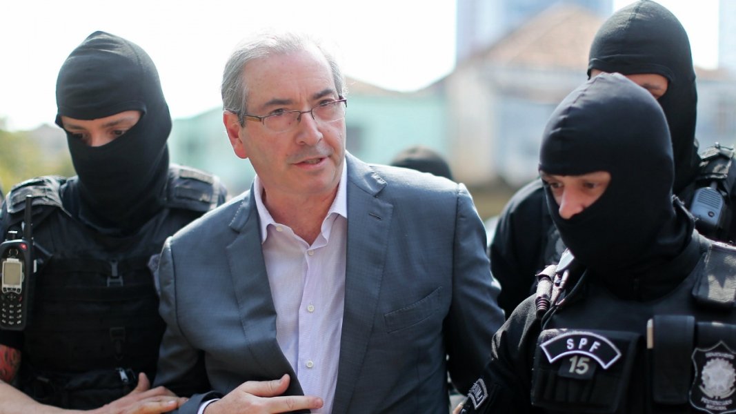 cunha-chega-a-brasilia-onde-vai-depor-em-processo-sobre-desvios-no-fi-fgts-1