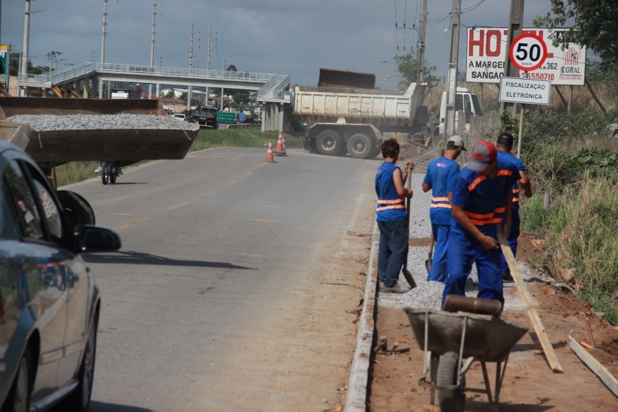 dnit-prepara-plataforma-de-calcadas-em-via-lateral-da-br-101-sul-1