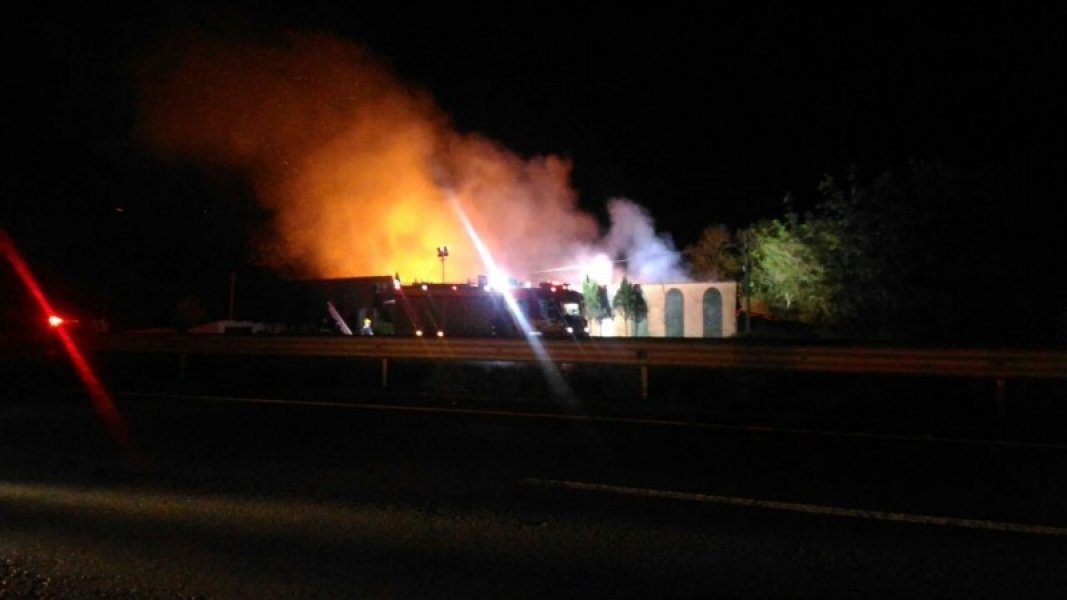 incendio-destroi-casa-noturna-em-maracaja-1