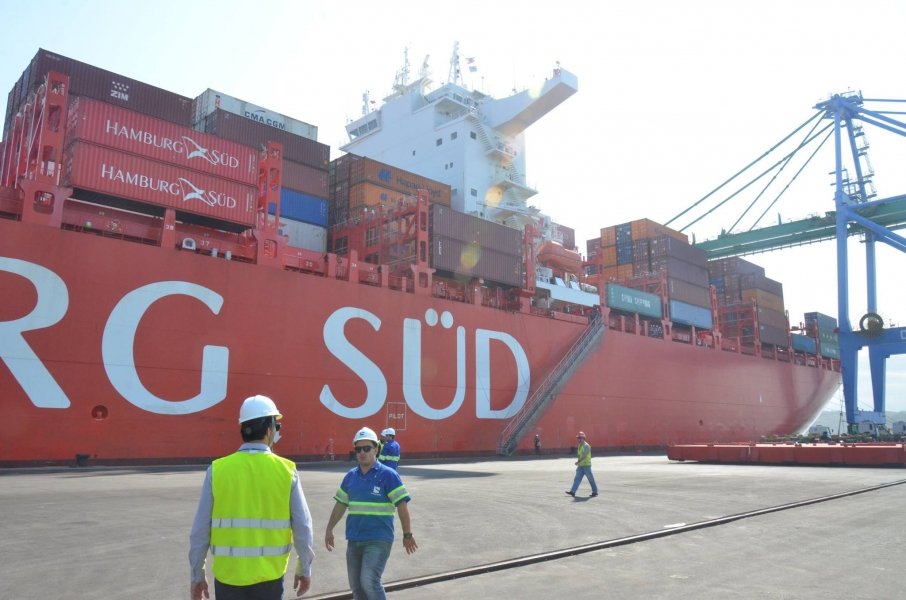 primeiro-navio-gigante-da-asia-atraca-no-porto-de-imbituba-1