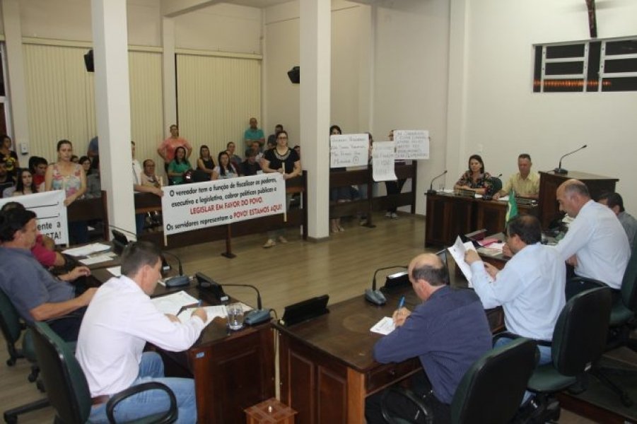 vereadores-votam-projeto-que-muda-regime-de-contratacao-dos-servidores-de-lauro-muller-nesta-sexta-1