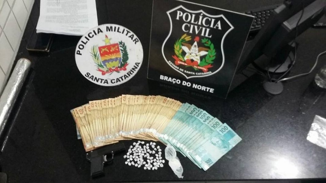 apos-oito-horas-de-monitoramento-traficante-e-preso-em-braco-do-norte-1