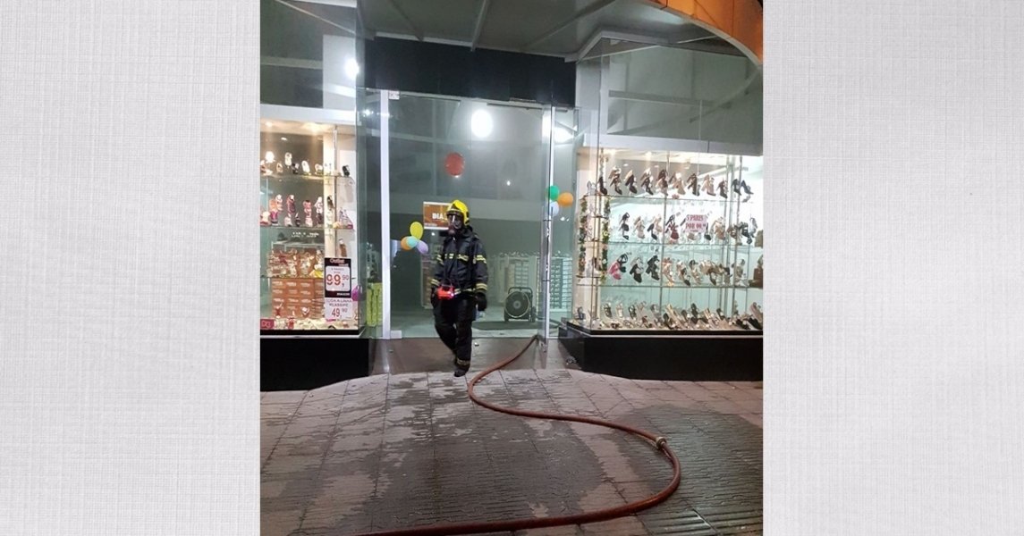 incendio-em-loja-de-calcados-e-controlado-pelos-bombeiros-1